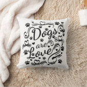 犬は愛の足とハートタイポグラフィ クッション (ブランケット)