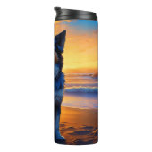 犬は日没で海ビーチに座る タンブラー (回転右)