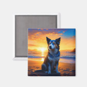 犬は日没で海ビーチに座る マグネット (正面/裏面)
