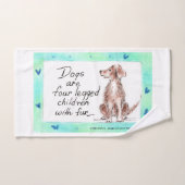 犬は毛皮を持つ四足の子どもだ ハンドタオル (ハンドタオル)