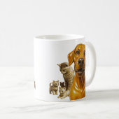 犬は猫の母とその子猫の集団に会う コーヒーマグカップ (正面右)