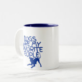 犬は私のお気に入りの人々は青いアクセントでマグする ツートーンマグカップ (正面左)