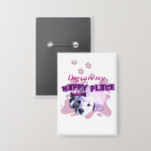 犬は私の幸せな場所のステッカーである 缶バッジ (正面/裏面)