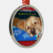 犬は私達をの皆賛美します! 組み立てられた休日のオーナメント メタルオーナメント (右)