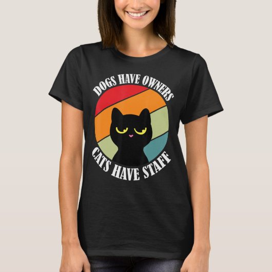 犬は飼い主の猫に飼い主の猫ミーム Tシャツ (正面)