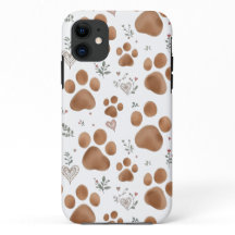 犬はIphoneケースを手にする