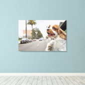 犬ぶら下がったが窓から外へ キャンバスプリント (インサイチュ (ウッドフロア))