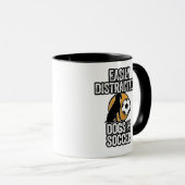 犬やサッカーに気が散りやすい マグカップ (正面右)