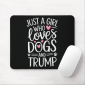 犬やトランプを愛する女の子 マウスパッド (マウス)