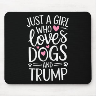 犬やトランプを愛する女の子 マウスパッド
