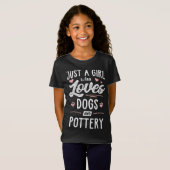 犬や陶器の贈り物を愛する女の子ロロ Tシャツ (正面フル)