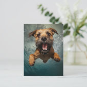 犬よくはしゃぐ水中スイミングデザイン ポストカード (スタンド正面)