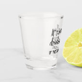 犬を一人で飲むのではないおもしろい ショットグラス (左)