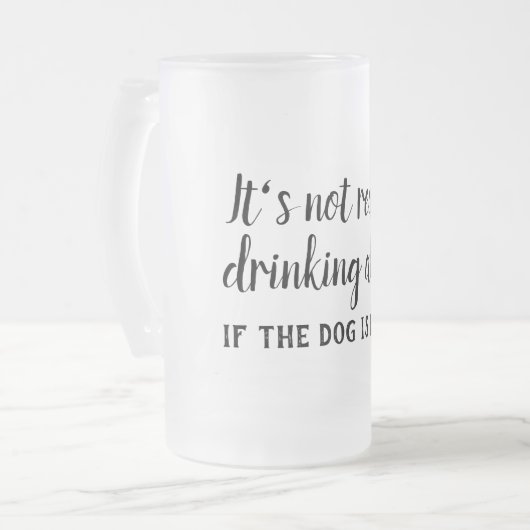 犬を一人で飲むのではないおもしろい フロストグラスビールジョッキ (正面左)