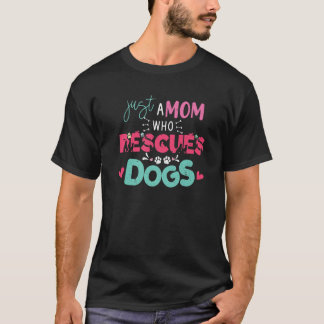 犬を助ける母親の犬の犬の犬の犬の犬のパギーのポープリント Tシャツ