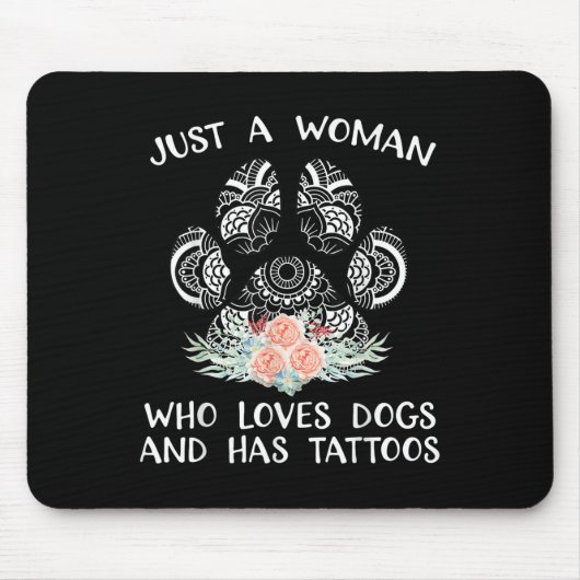 犬を愛し、刺青を持つだけの女性 マウスパッド (正面)