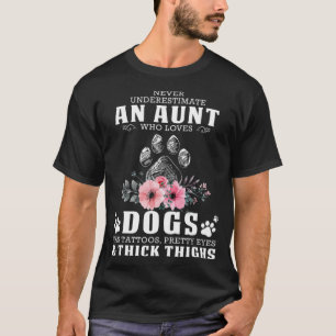 犬を愛する叔母を決して過小評価しない Tシャツ