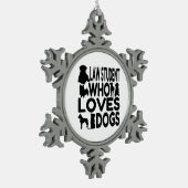 犬を愛する法律の学生 スノーフレークピューターオーナメント (左)