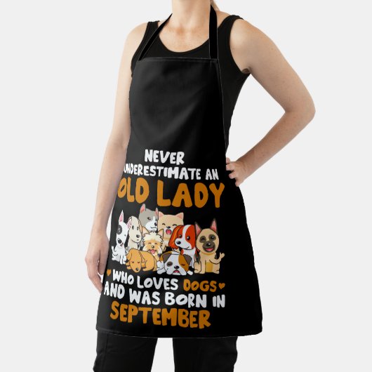 犬を愛する老婦人を決して過小評価しない エプロン (インサイチュ)