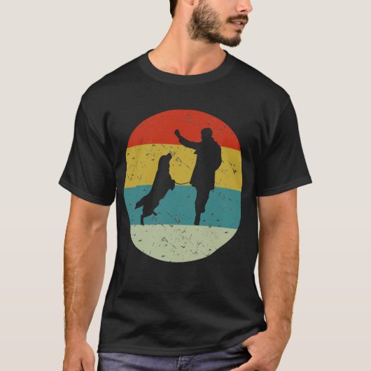 犬を訓練する Tシャツ (正面)