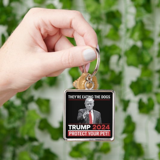 犬を食べている トランプ 2024年討論会 キーホルダー (手)