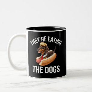 犬を食べている ドナルド・トランプ討論会 2024 ツートーンマグカップ