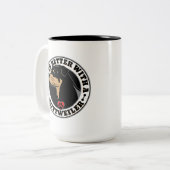 犬を飼うと命がロットワイラーになる ツートーンマグカップ (正面左)