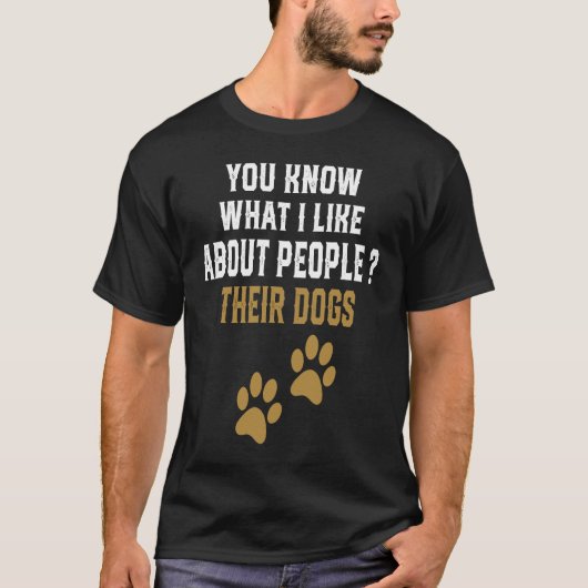 犬を飼っている人の好きな事を知っているだろう Tシャツ (正面)