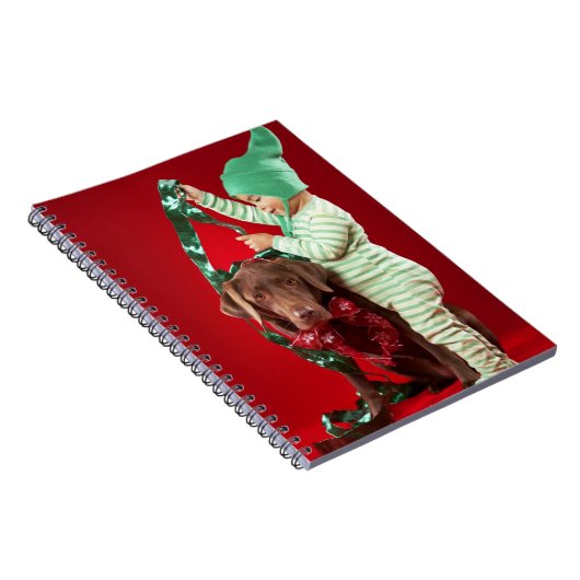 犬を飾っている小さい男の子 ノートブック (右側)