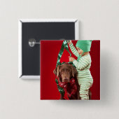 犬を飾っている小さい男の子 缶バッジ (正面&裏面)