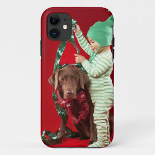 犬を飾っている小さい男の子 iPhone 11 ケース
