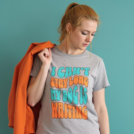 犬カスタムが待っている間は滞在できないCoIors Tシャツ