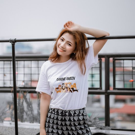 犬スタイリッシュ母Tシャツ Tシャツ