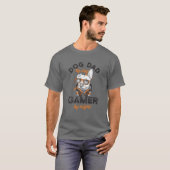犬パパバイデイゲーマーバイナイトゲーム Tシャツ (正面フル)