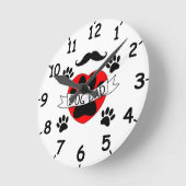 犬パパポー及び数字付き赤いハートスケッチ ラウンド壁時計 (傾斜)