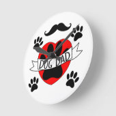 犬パパポー及び赤いハートスケッチ ラウンド壁時計 (傾斜)