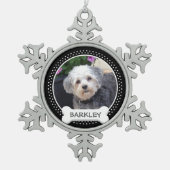 犬パーソナライズされた骨のペット写真 スノーフレークピューターオーナメント (正面)