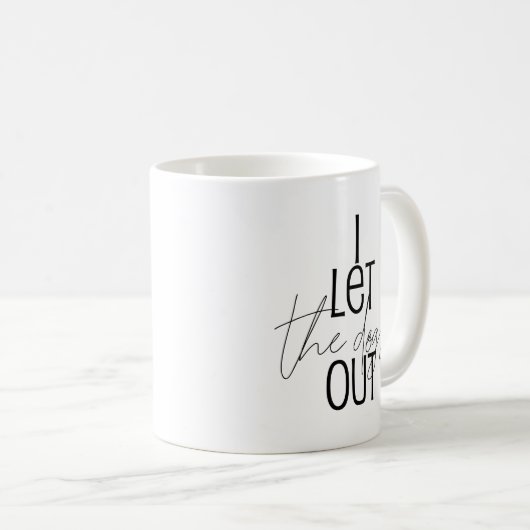 犬ユーモアのあるを放した コーヒーマグカップ (正面右)