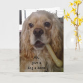 犬与えが骨を持つ/ハッピーバースデーを持つ カード (黄色い花)