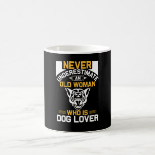犬好きなおばあさん コーヒーマグカップ