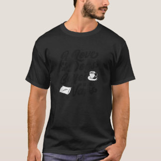 犬好きのためのギフトC 愛犬とコーヒーと昼寝が好きな人へ Tシャツ