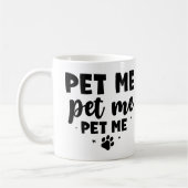 犬好きのための陶器マグカップ「撫でて」 コーヒーマグカップ (左)