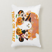 犬好きのコルギハロウィーン贈り物をトリックまたはごちそう アクセントクッション (正面(垂直))