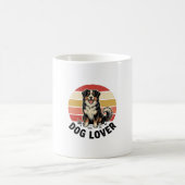 犬好きビンテージ彫刻 かわいい犬の夕焼けデザイン コーヒーマグカップ (中央)