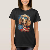犬威厳のあるアメリカ国旗の愛国心の強い7月4日 Tシャツ (正面)