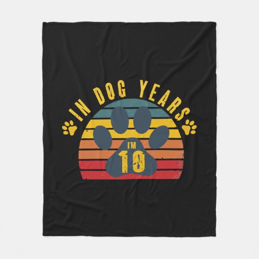 犬年齢で10歳 フリースブランケット (正面)