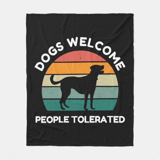 犬歓迎、人間許容 - 笑える犬デザイン フリースブランケット (正面)