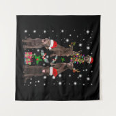 犬派|チョコレートラブラドールのクリスマスツリー タペストリー (正面(横))