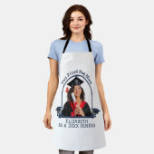 犬誇りを持った母はシニアだ – カスタム卒業 エプロン (着用した状態)