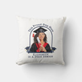 犬誇りを持った母はシニアだ – カスタム卒業 クッション (正面)